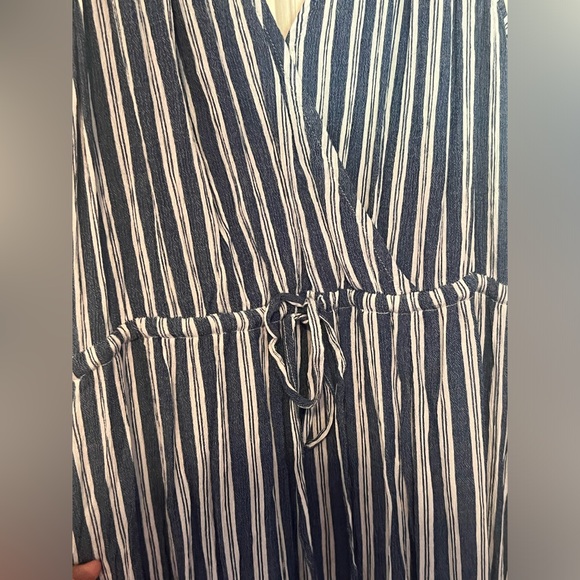 Ladies boutique dress. - Picture 2 of 7